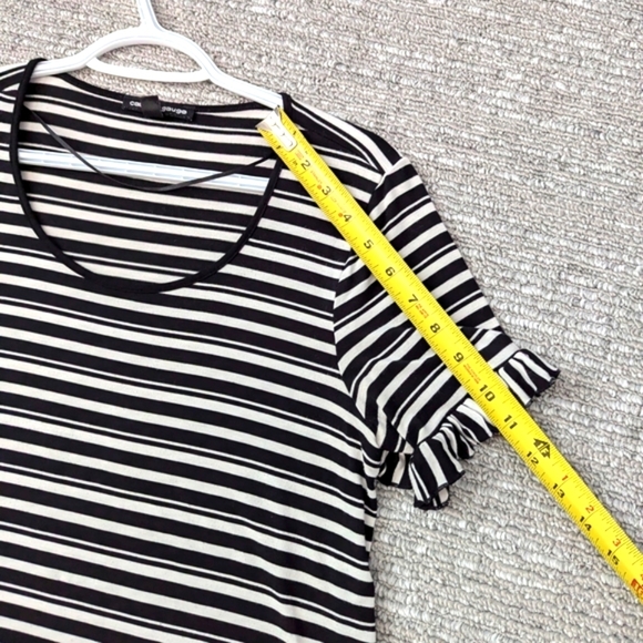 Cable & Gauge Women's (Medium)Top/Tshirt With Ruffled Sleeves & Bottom Hem - Picture 10 of 12